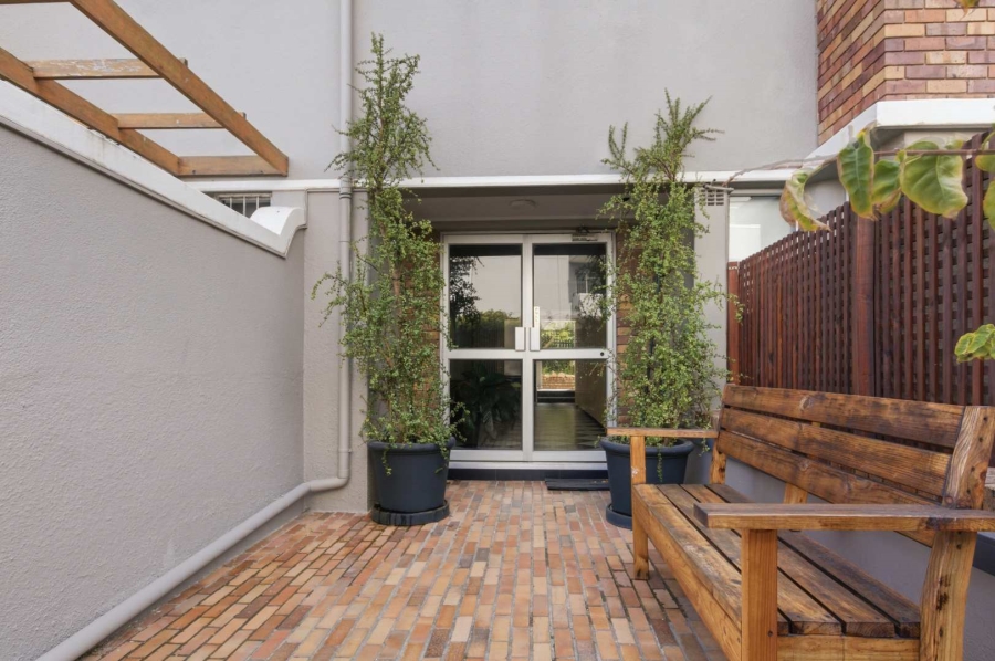 1 Bedroom Property for Sale in Sea Point Western Cape